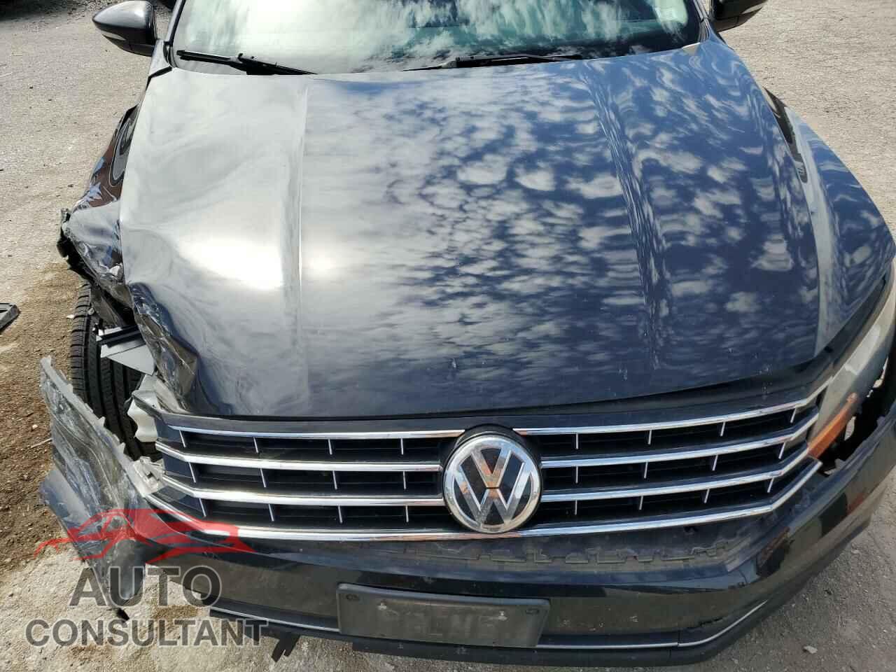 VOLKSWAGEN PASSAT 2017 - 1VWAT7A36HC006826