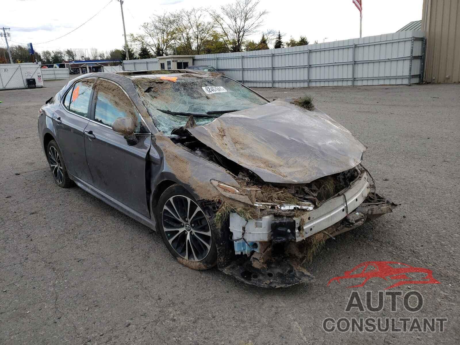 TOYOTA CAMRY 2018 - 4T1B11HK5JU550124
