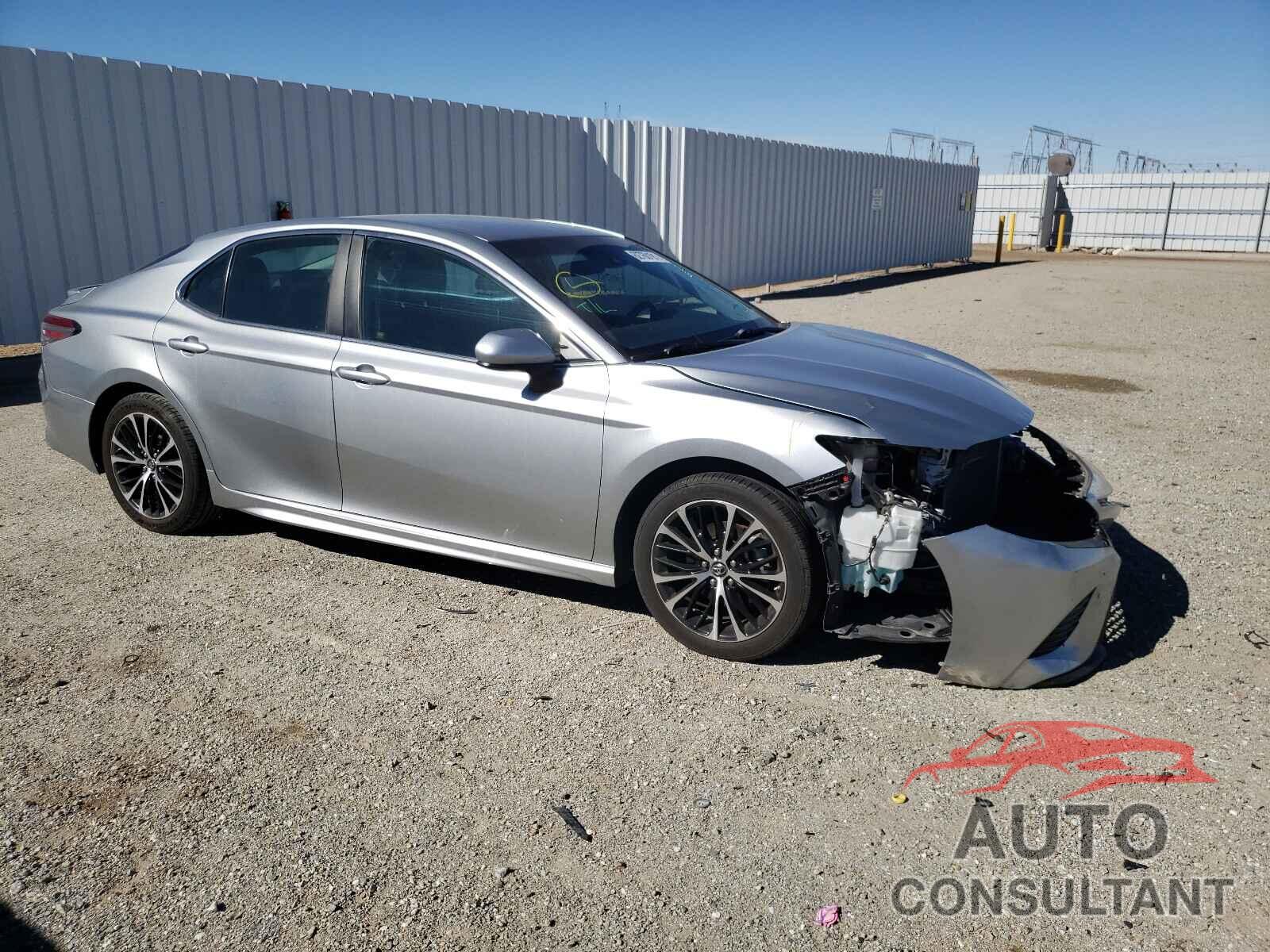 TOYOTA CAMRY 2018 - 4T1B11HK2JU061454