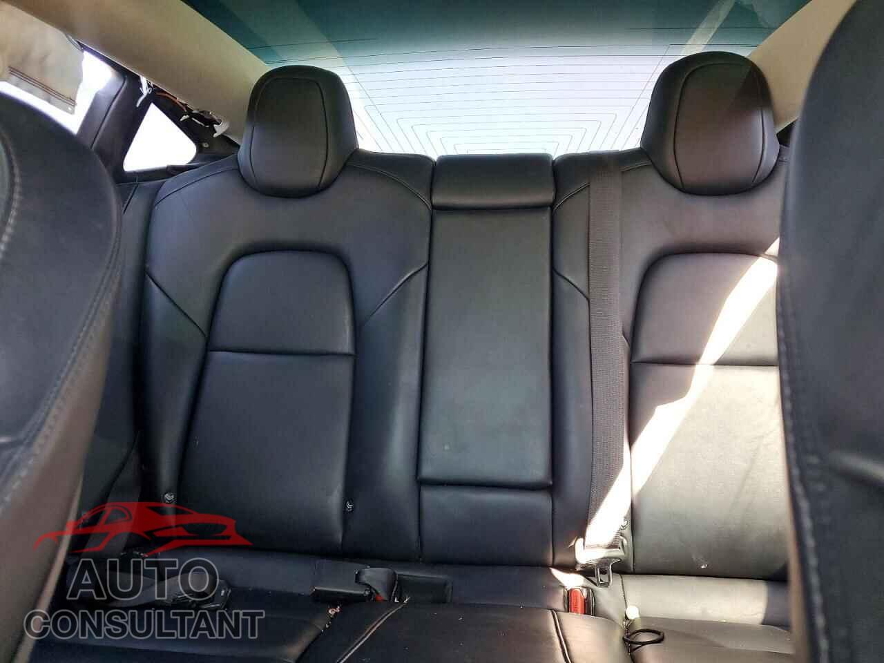 TESLA MODEL 3 2018 - 5YJ3E1EA0JF014182