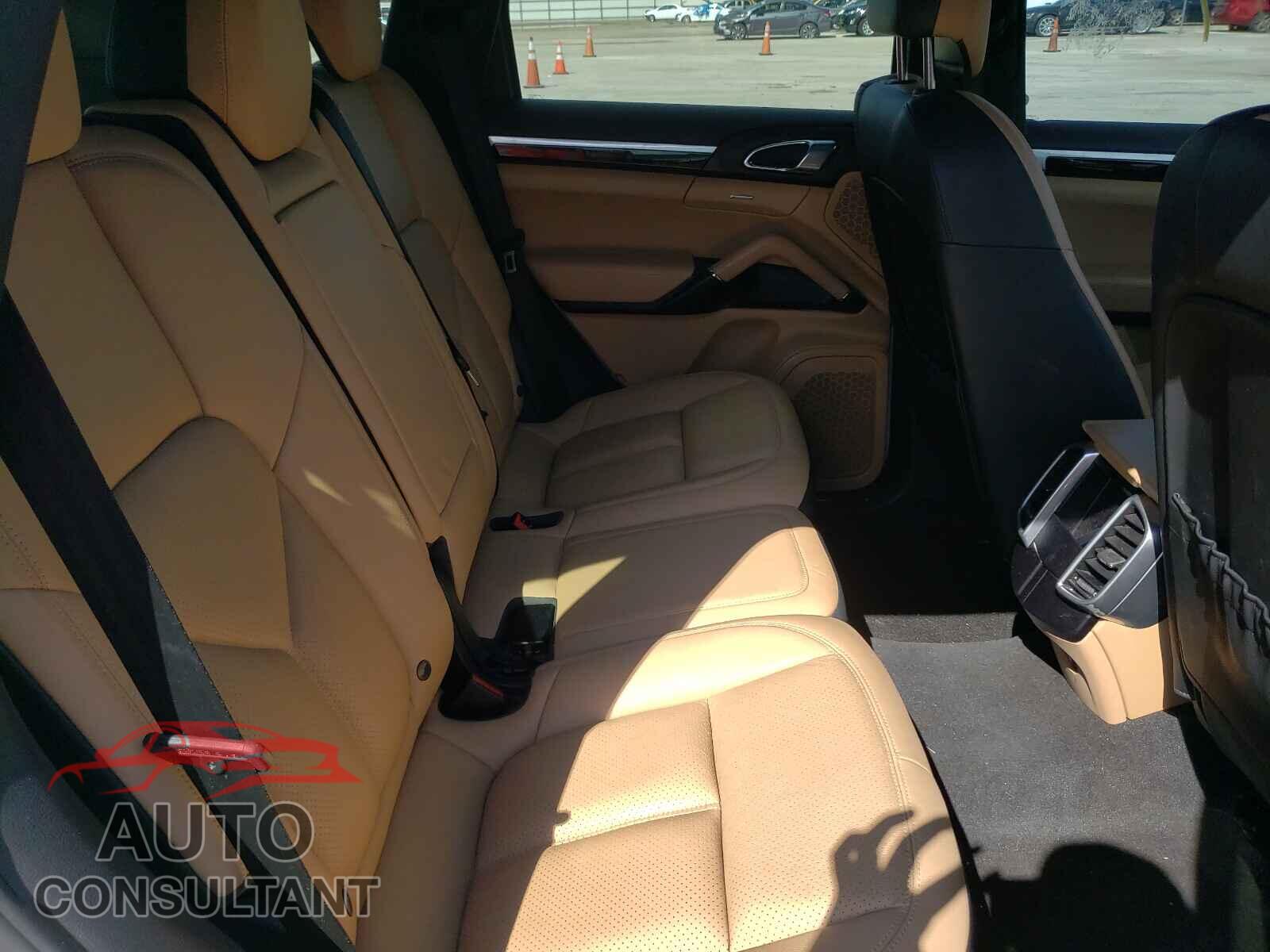 PORSCHE CAYENNE 2016 - WP1AA2A24GKA12033