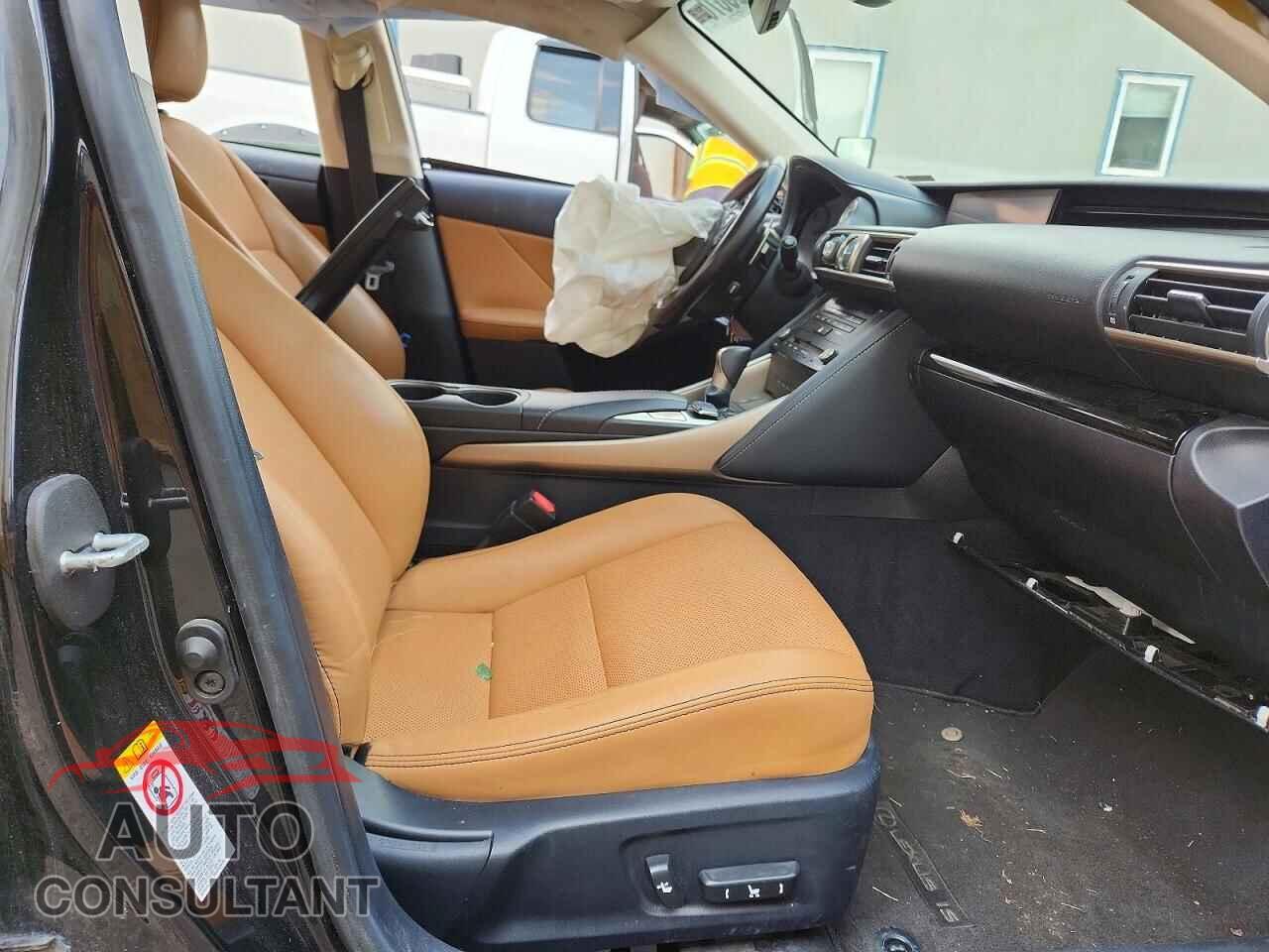 LEXUS IS 2018 - JTHBA1D26J5083296