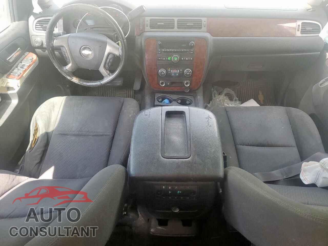 CHEVROLET TAHOE 2013 - 1GNSCAE00DR210945