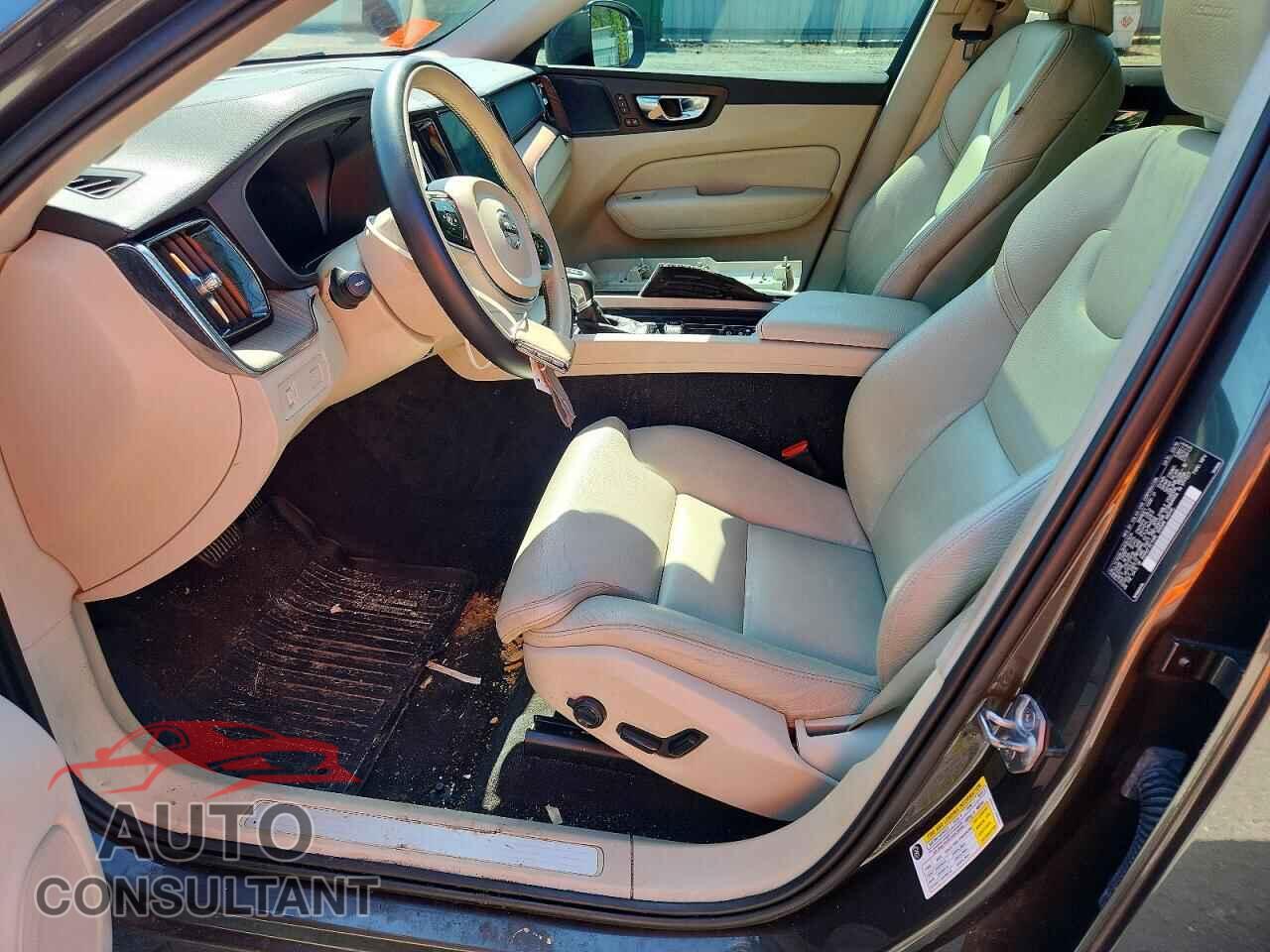 VOLVO XC60 2019 - LYV102RL0KB357634