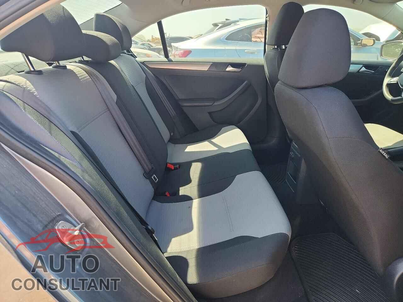 VOLKSWAGEN JETTA 2017 - 3VW2B7AJ6HM228612