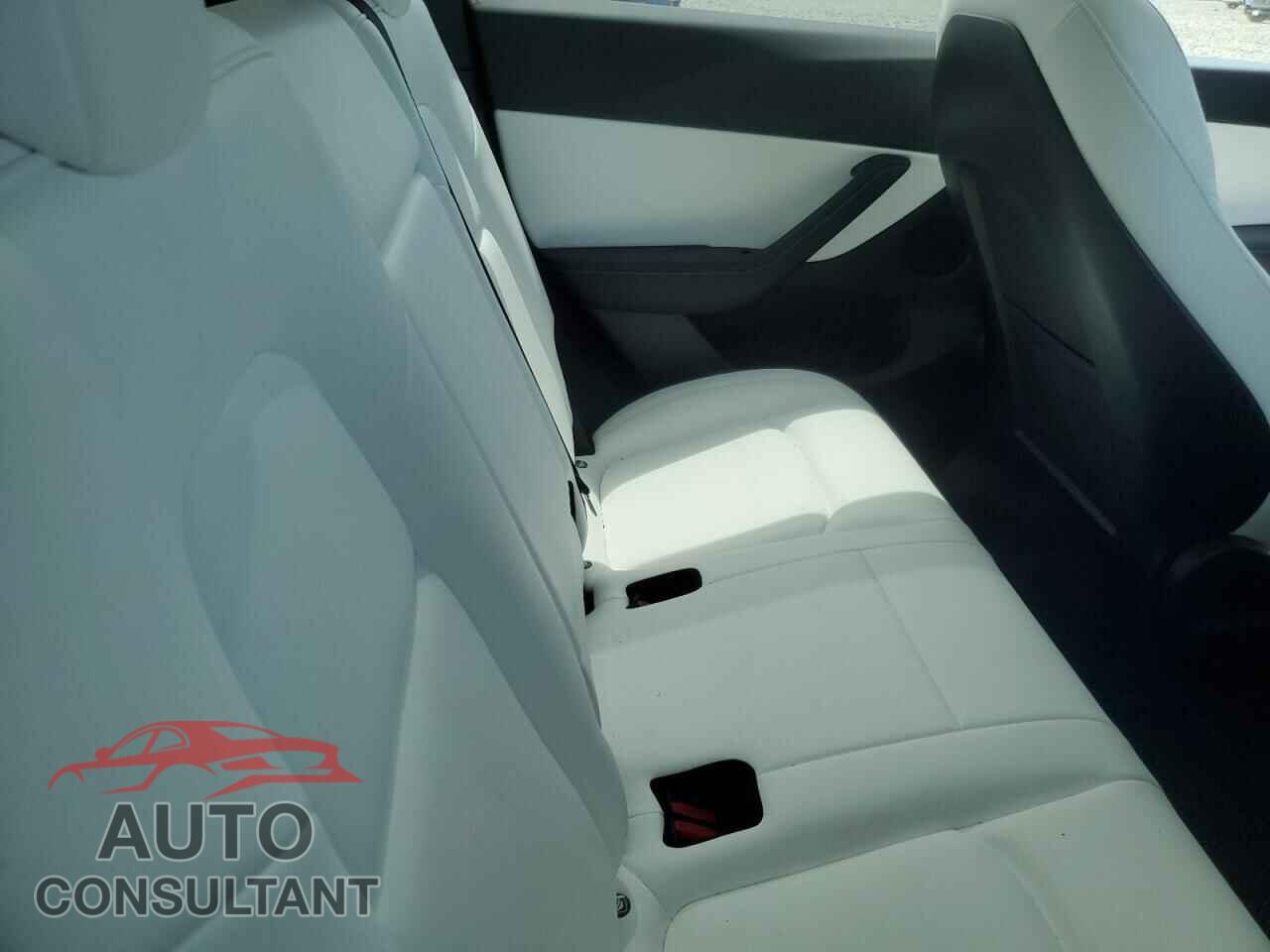 TESLA MODEL Y 2022 - 7SAYGDEE7NF367290