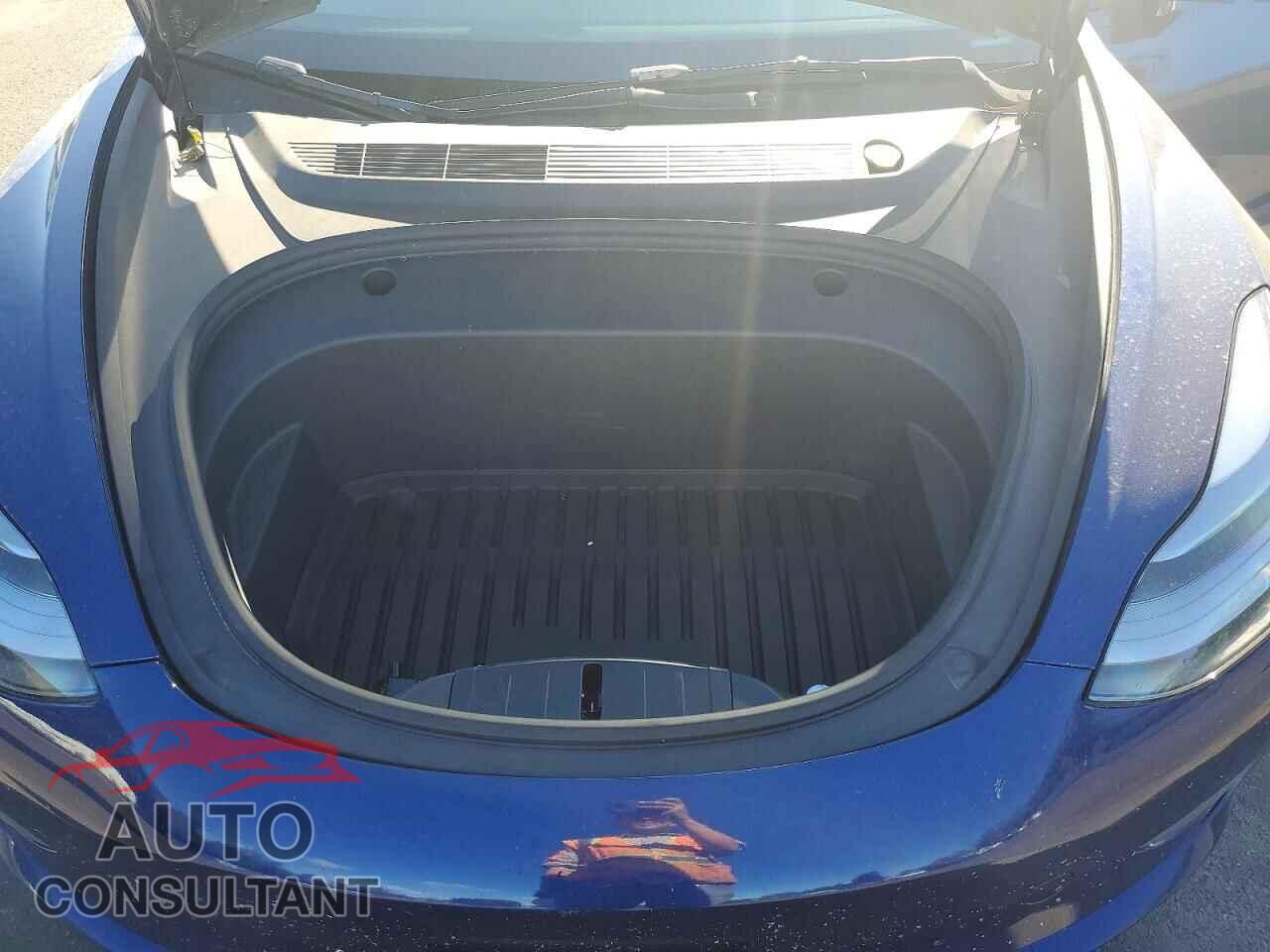 TESLA MODEL 3 2022 - 5YJ3E1EA8NF372300