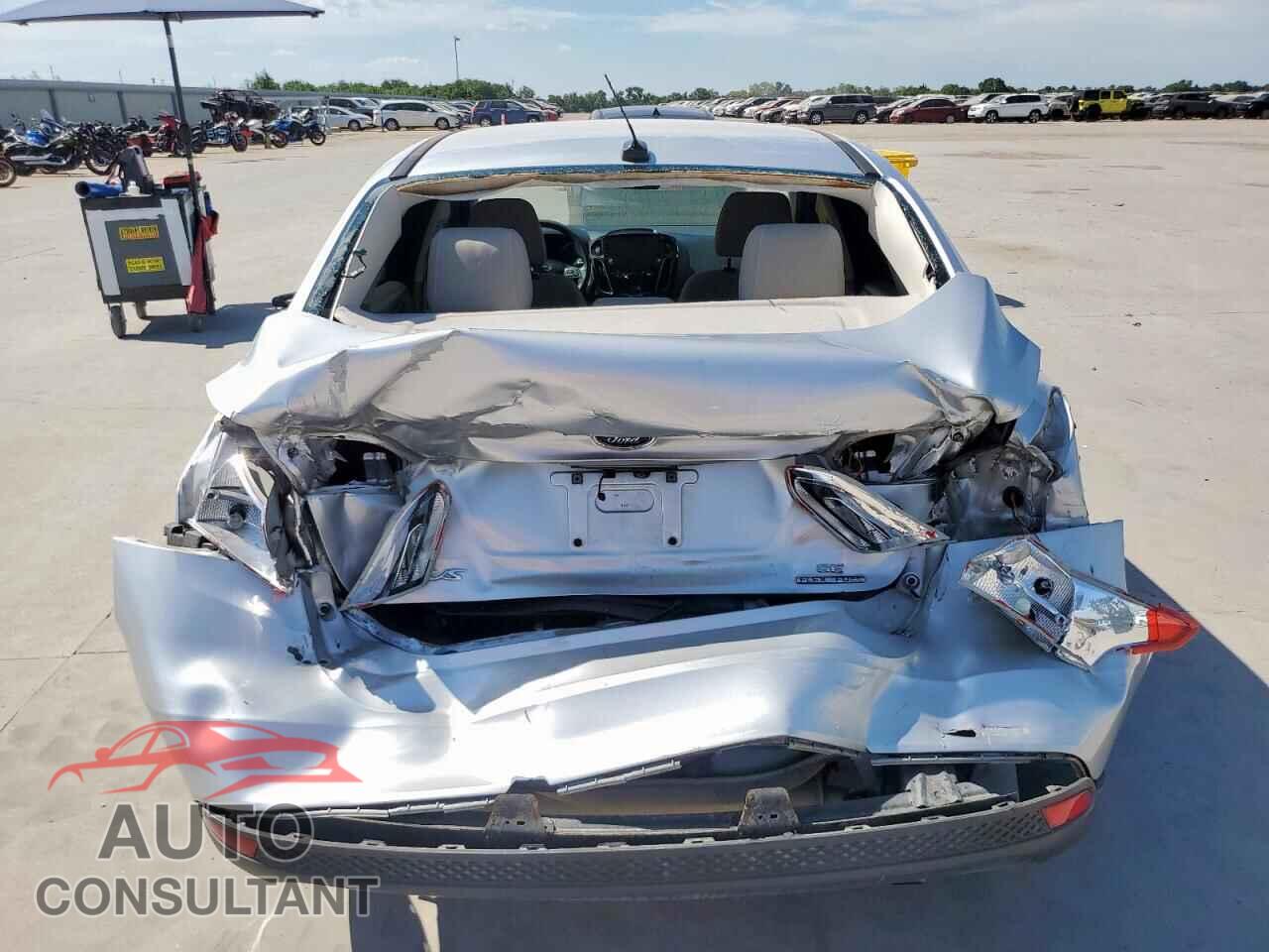 FORD FOCUS 2015 - 1FADP3F25FL243811