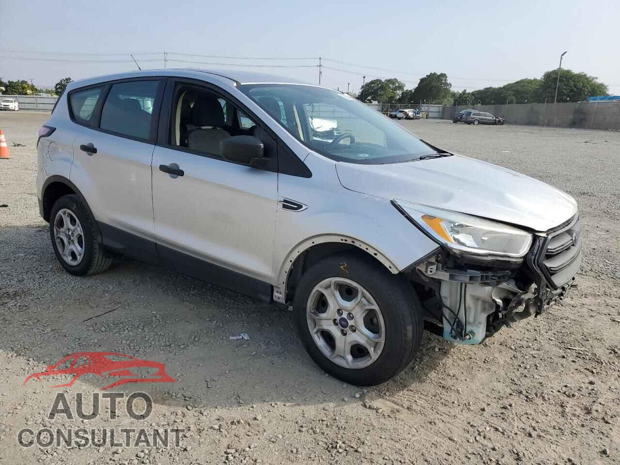FORD ESCAPE 2017 - 1FMCU0F71HUD85218
