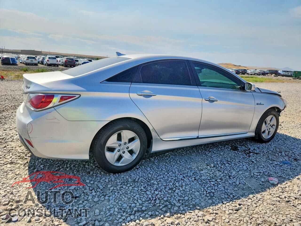 HYUNDAI SONATA 2012 - KMHEC4A48CA020397