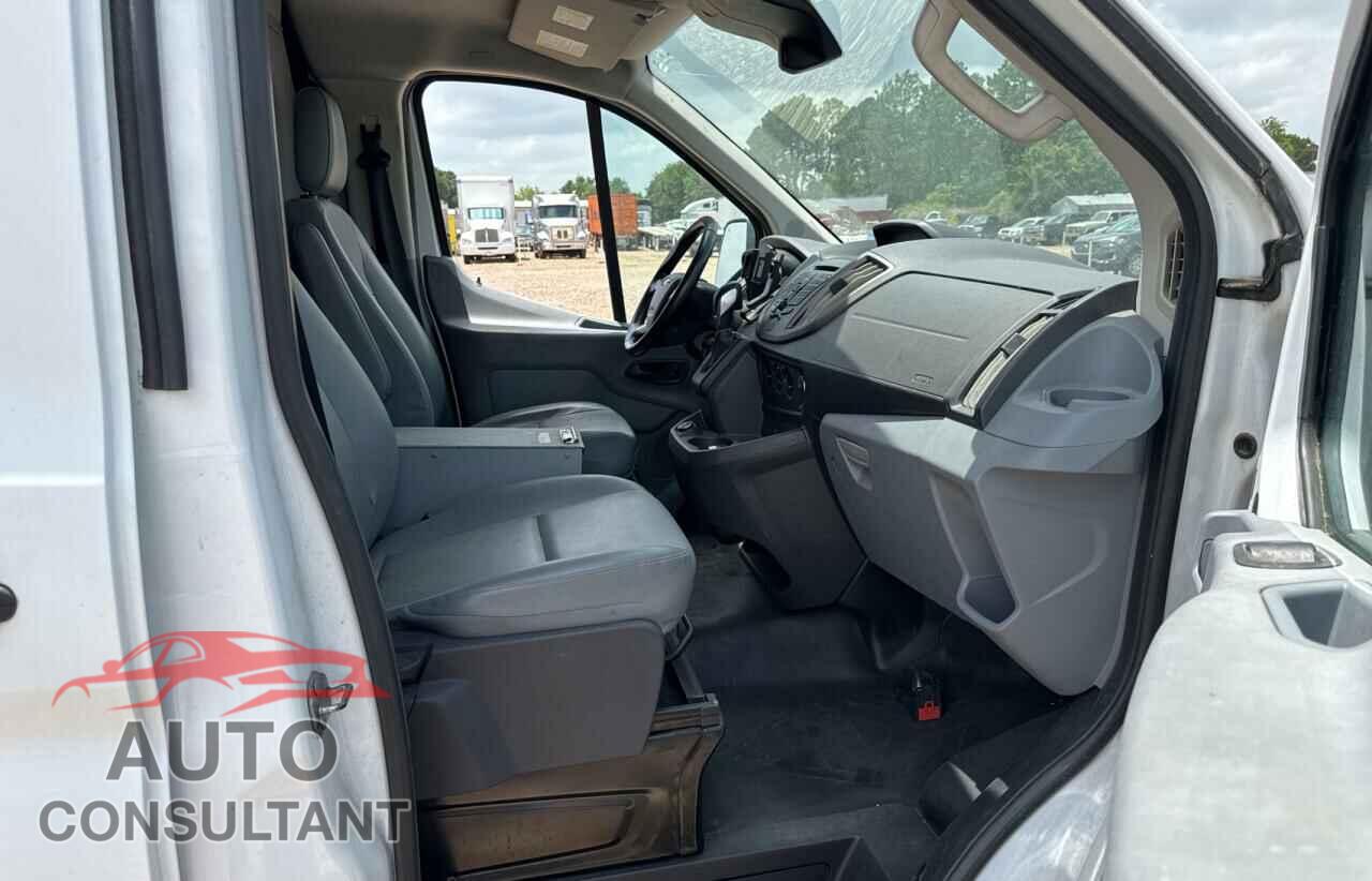 FORD TRANSIT 2017 - 1FTYR1YM2HKB43568
