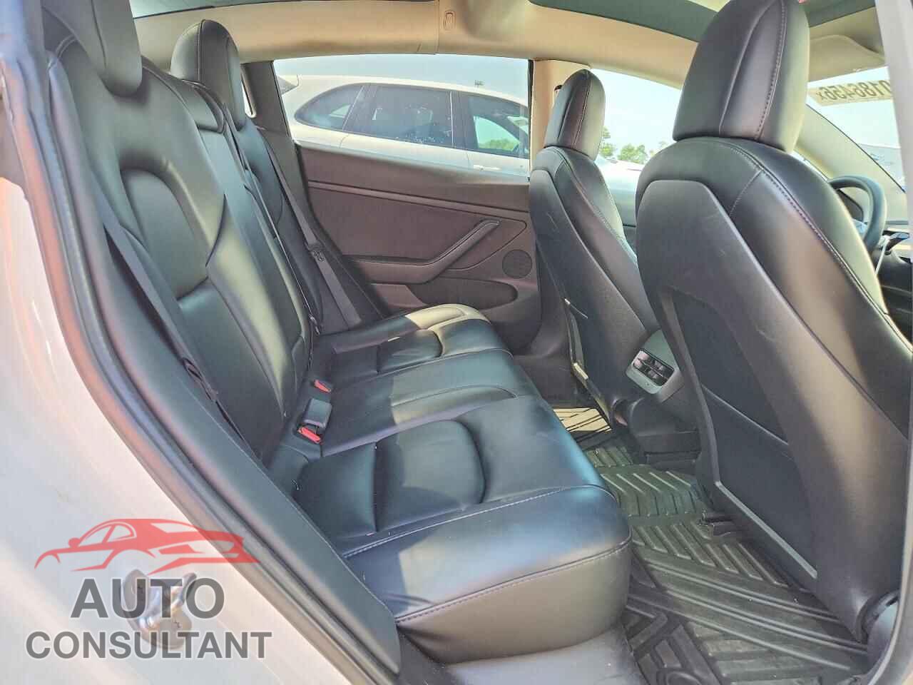 TESLA MODEL 3 2021 - 5YJ3E1EA0MF090103