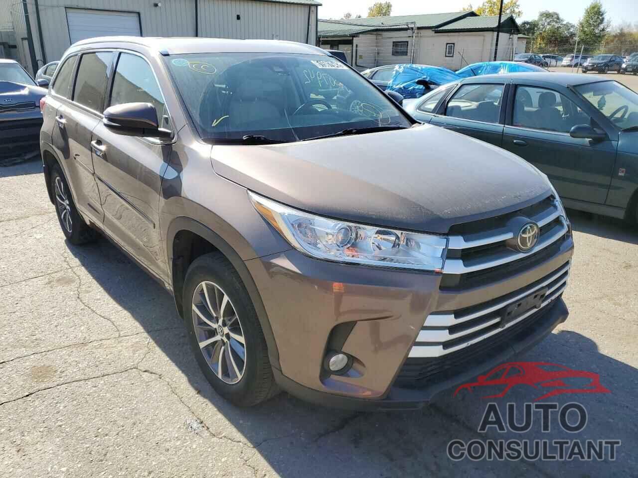 TOYOTA HIGHLANDER 2018 - 5TDJZRFH3JS828022
