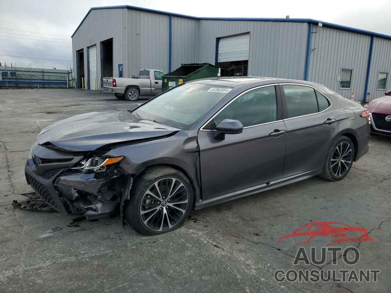 TOYOTA CAMRY 2018 - 4T1B11HK8JU064116