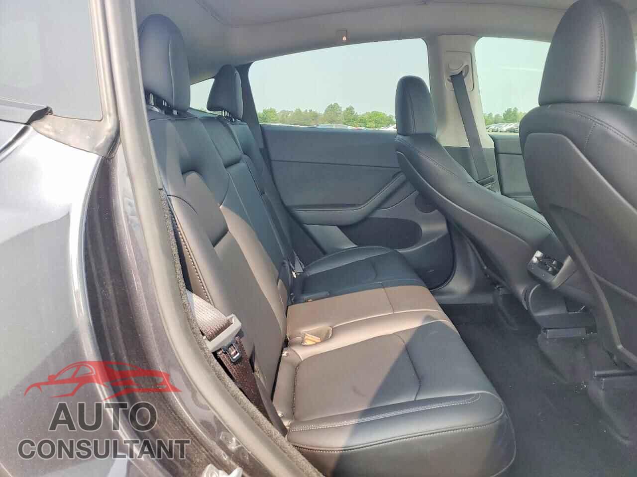 TESLA MODEL Y 2024 - 7SAYGDEE2RF036655