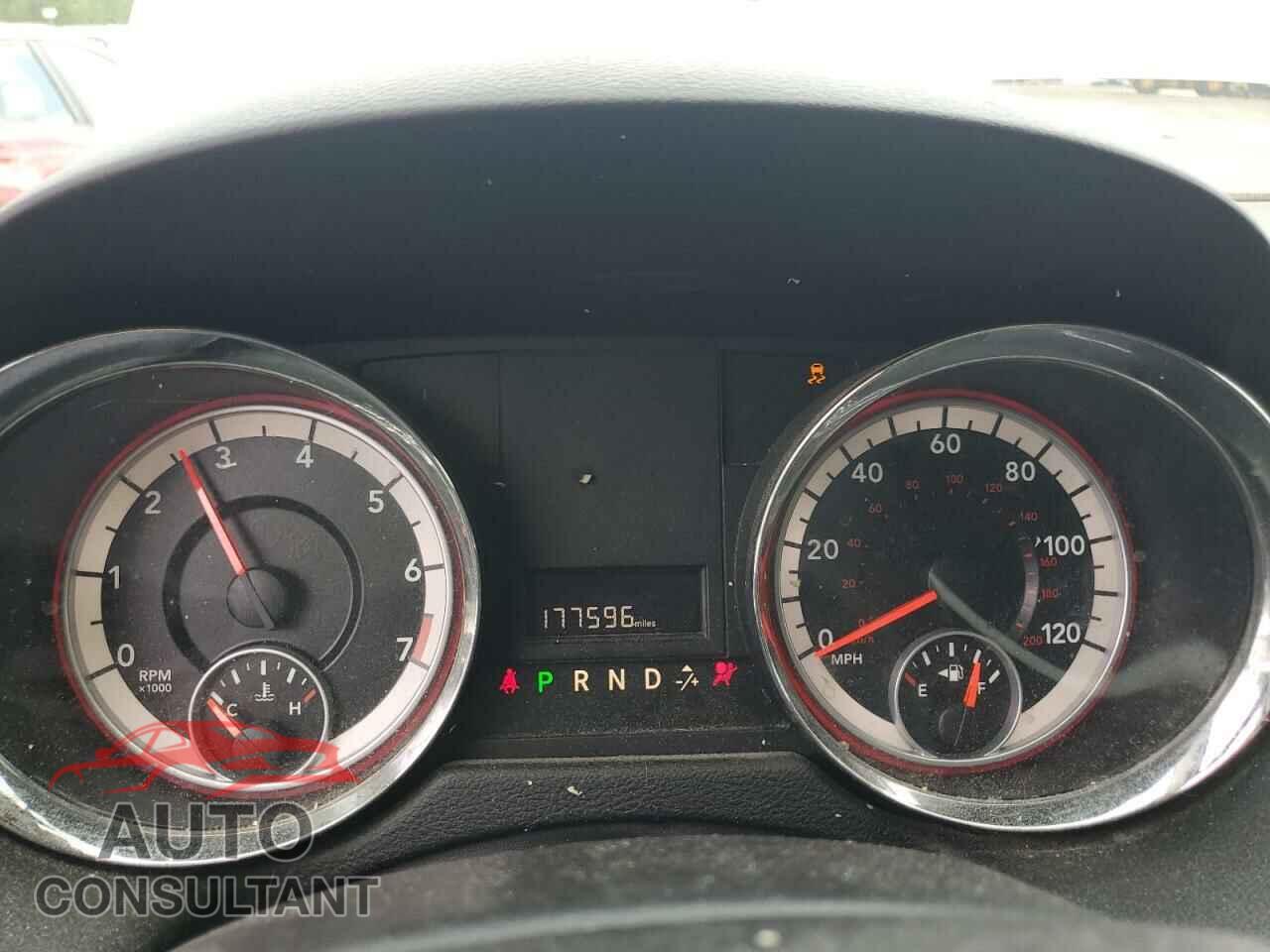 DODGE CARAVAN 2013 - 2C4RDGBG9DR505660