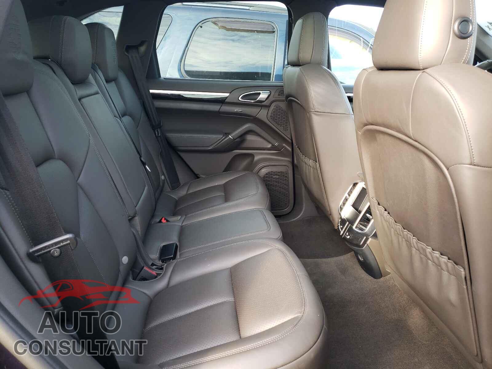 PORSCHE CAYENNE 2018 - WP1AA2A21JKA02759