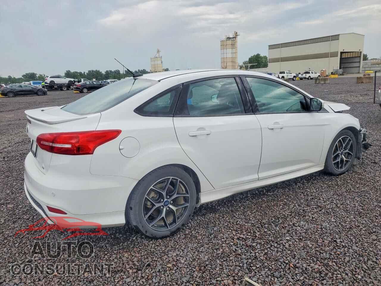 FORD FOCUS 2015 - 1FADP3F27FL261842