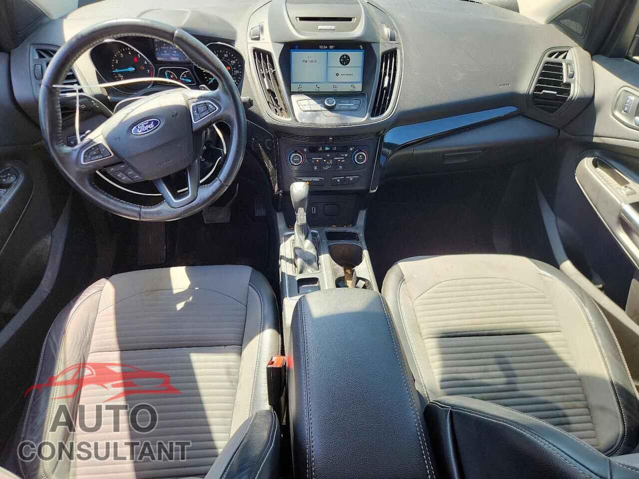 FORD ESCAPE 2017 - 1FMCU0GD2HUE43406
