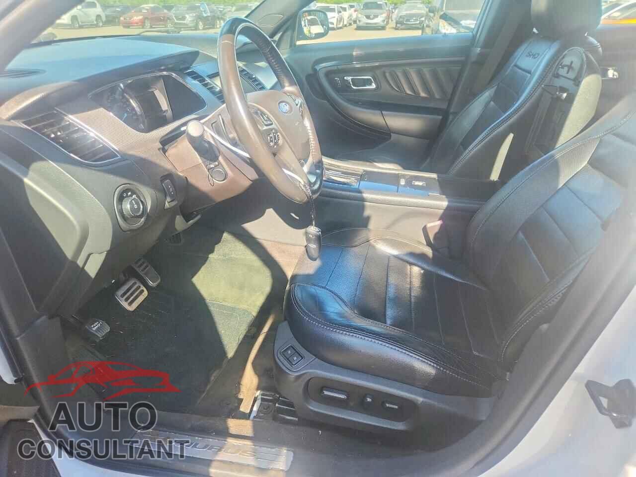 FORD TAURUS 2015 - 1FAHP2KT1FG181536