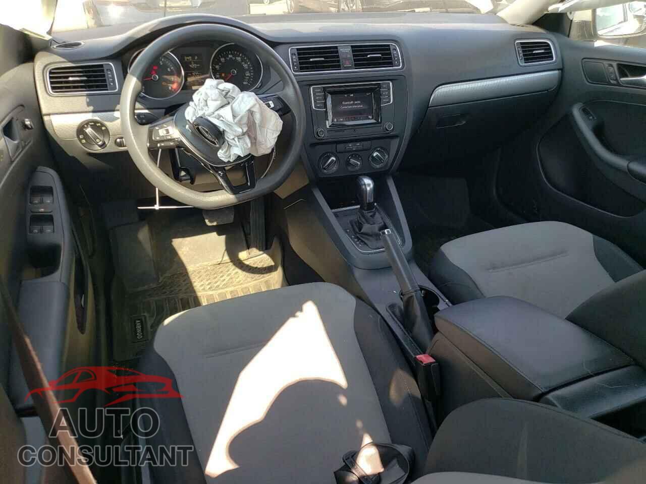 VOLKSWAGEN JETTA 2017 - 3VW2B7AJ9HM259689