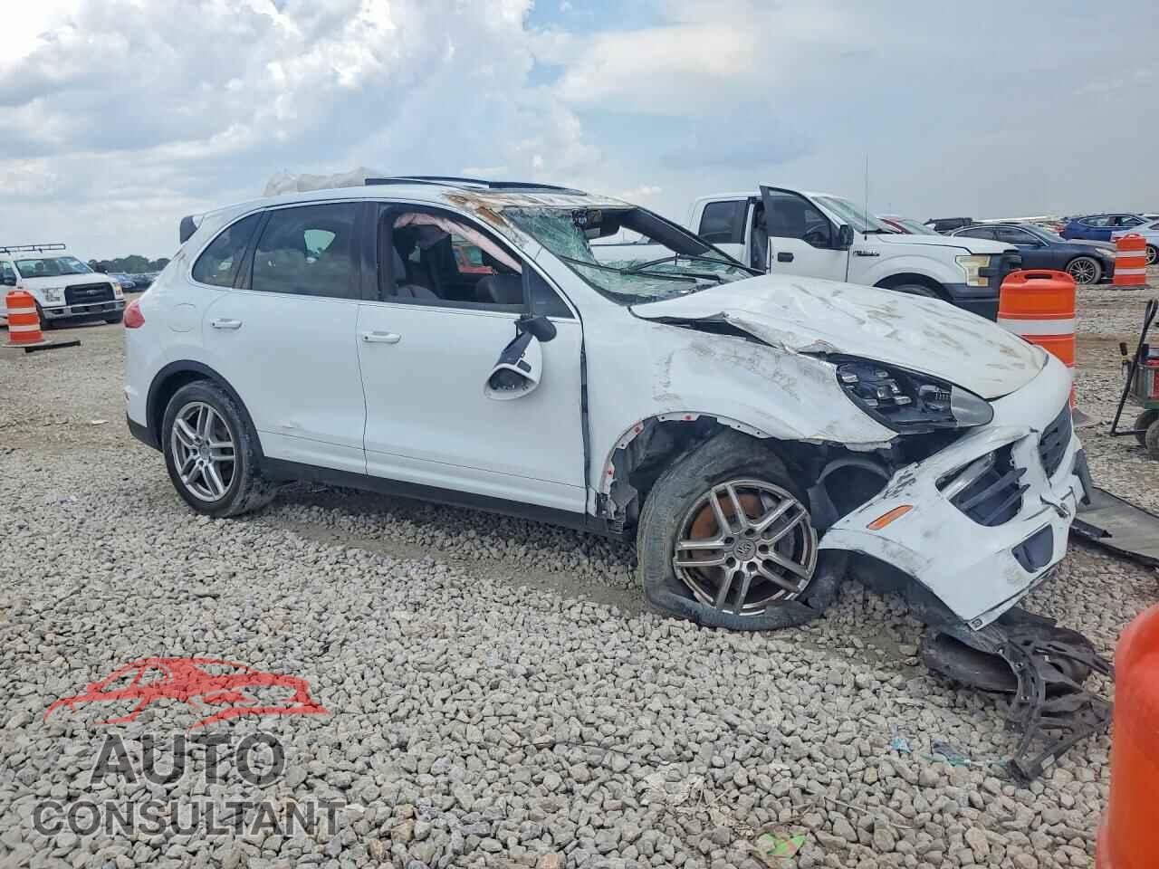 PORSCHE CAYENNE 2016 - WP1AA2A24GLA08784