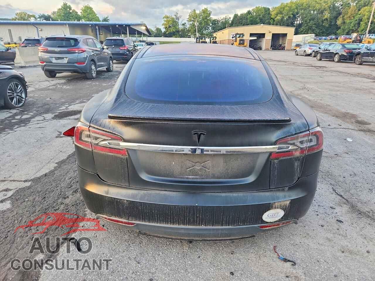 TESLA MODEL S 2013 - 5YJSA1CP3DFP06052