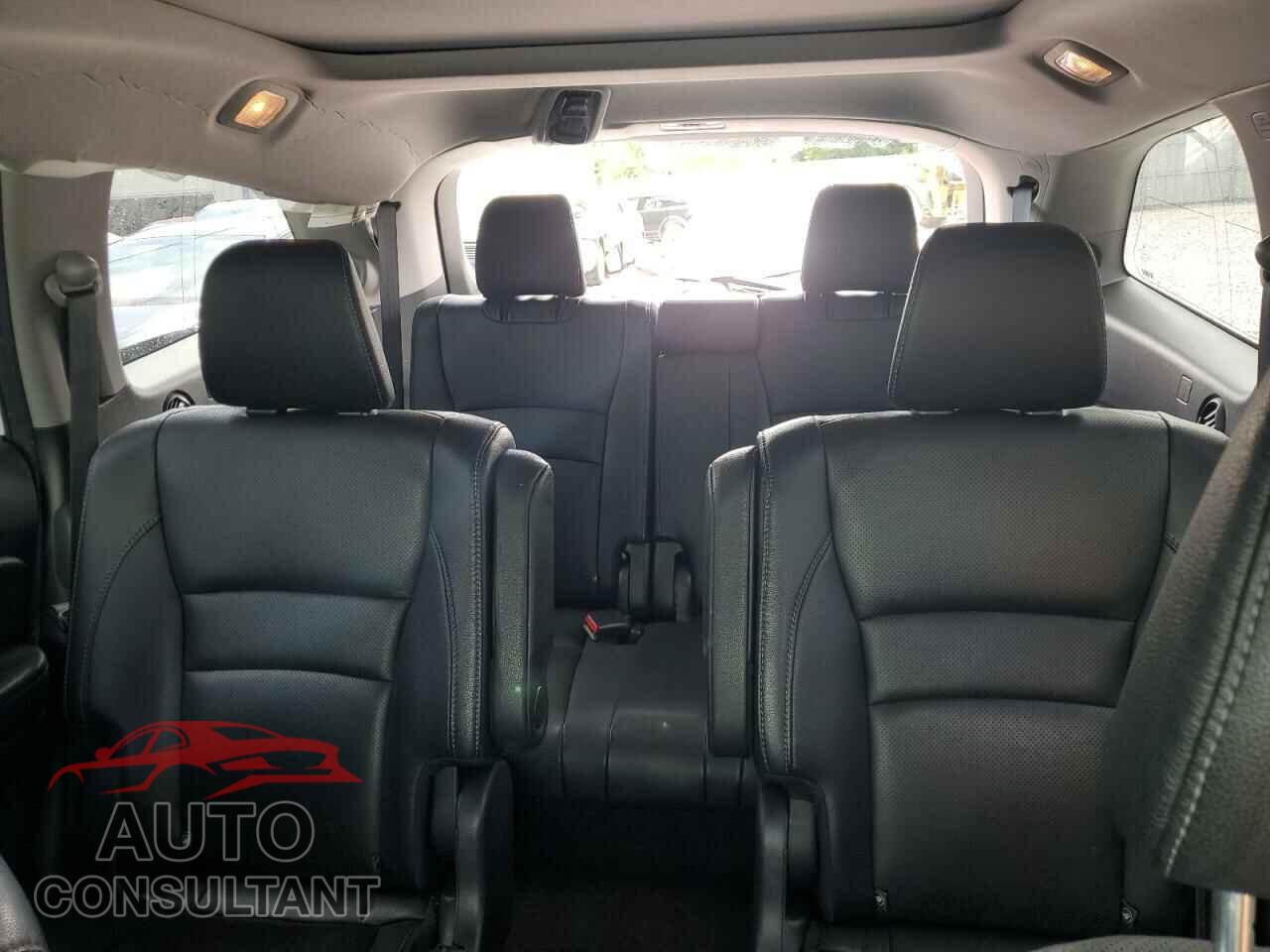 HONDA PILOT 2017 - 5FNYF6H06HB028018