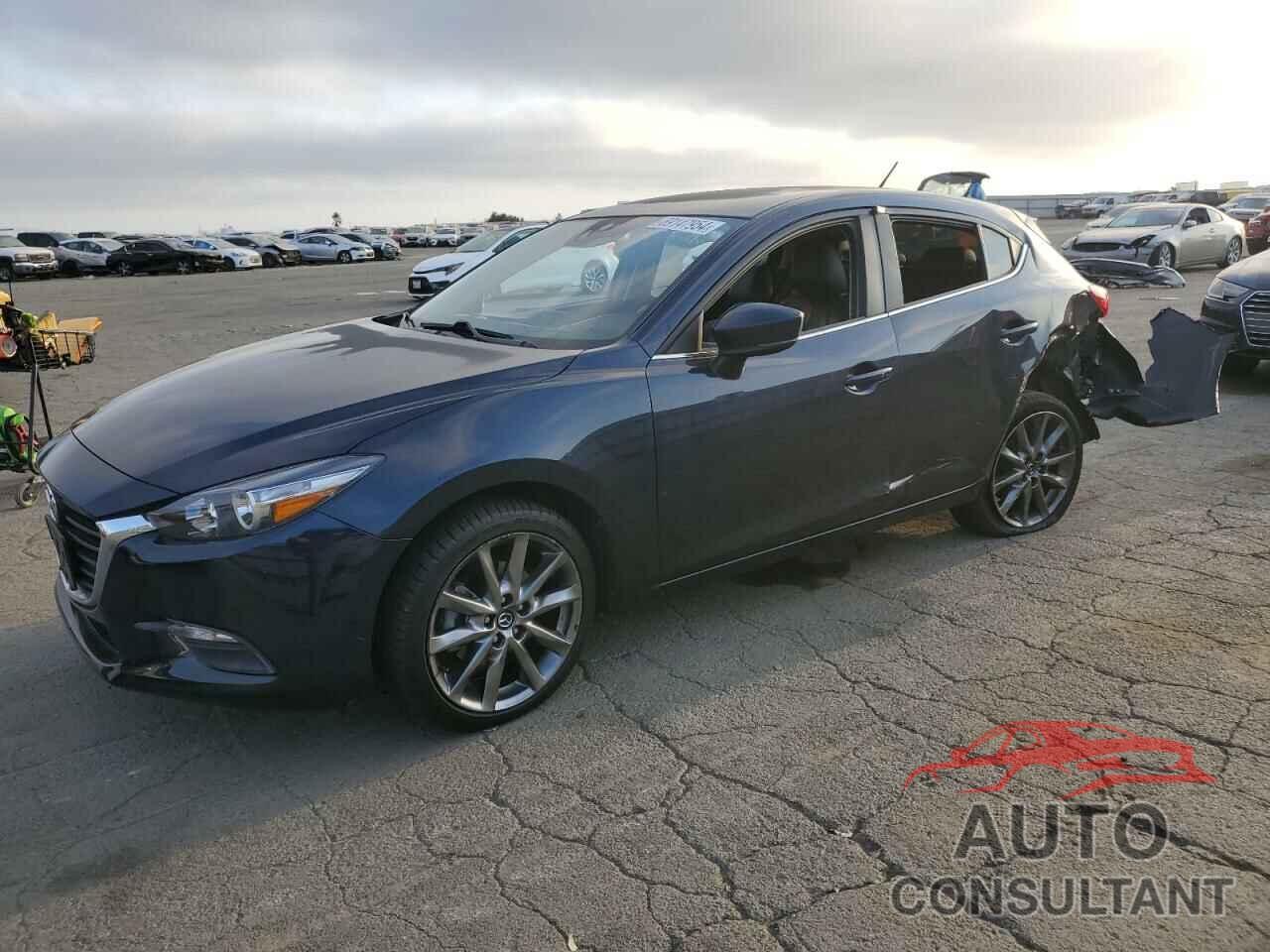 MAZDA 3 2018 - 3MZBN1L38JM228622