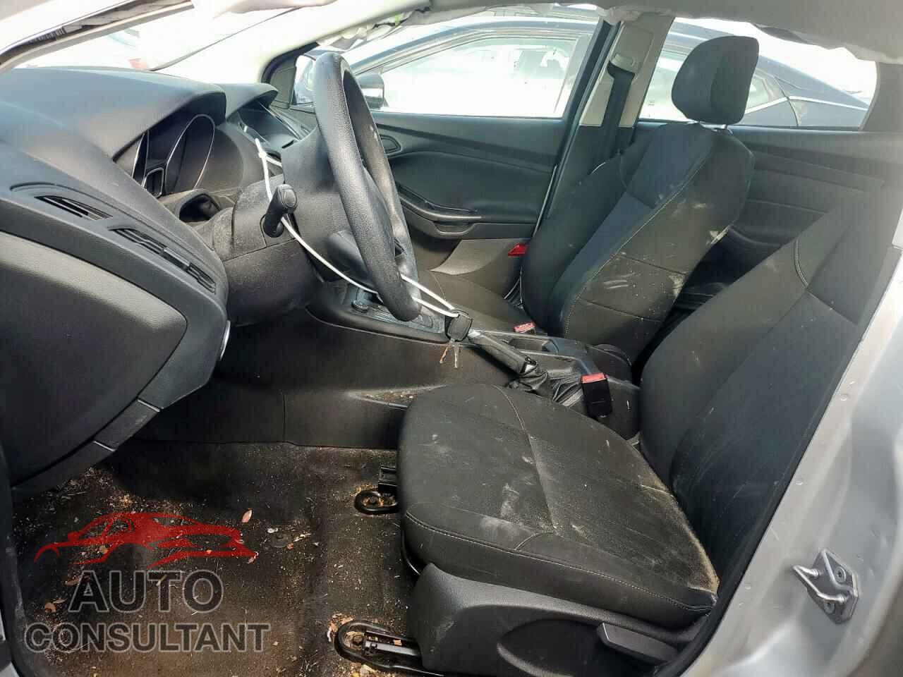 FORD FOCUS 2017 - 1FADP3E23HL244637