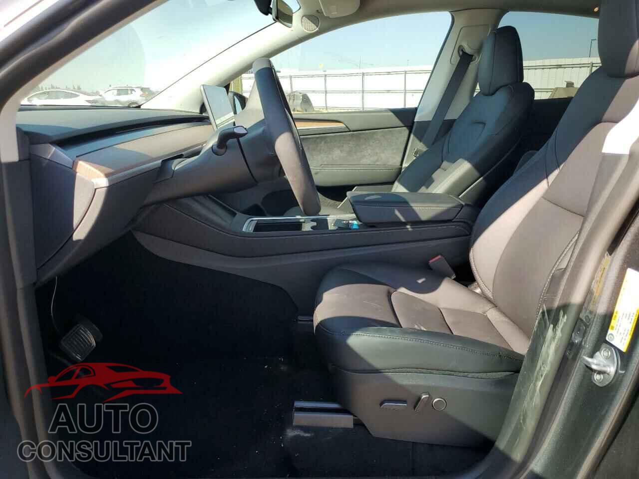 TESLA MODEL Y 2023 - 7SAYGDED0PF977901