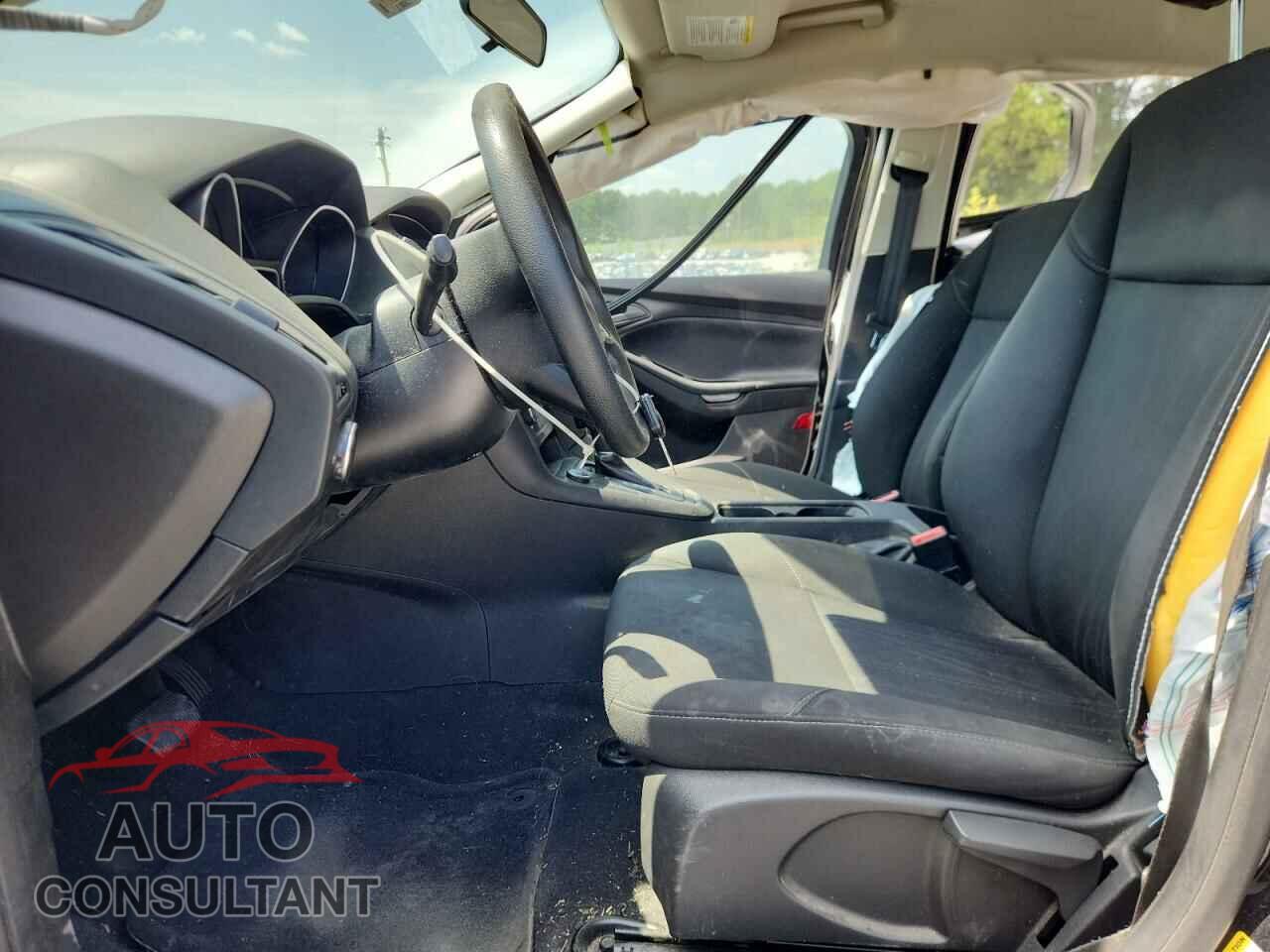 FORD FOCUS 2017 - 1FADP3E22HL331350