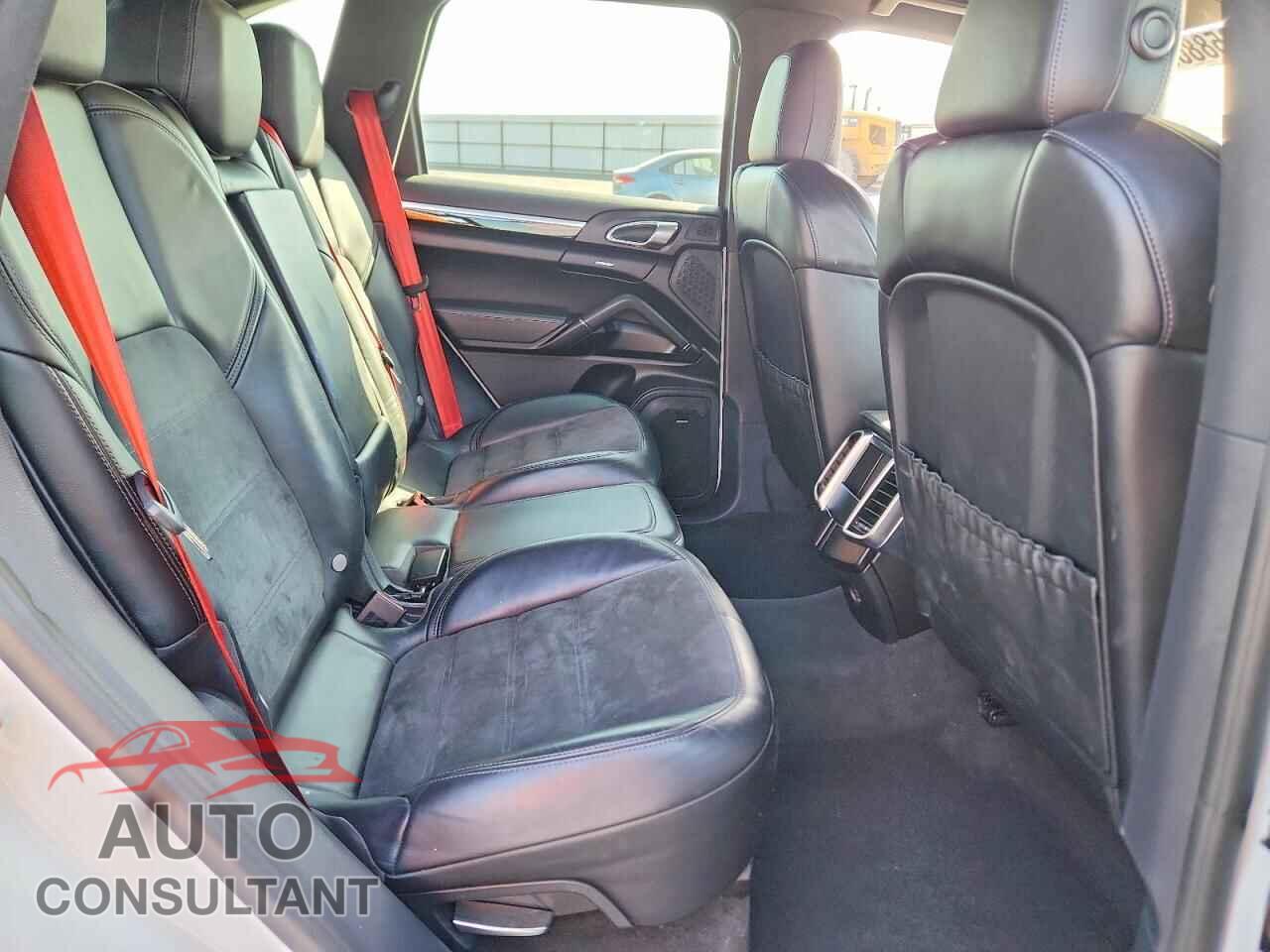 PORSCHE CAYENNE 2018 - WP1AA2A23JKA03492