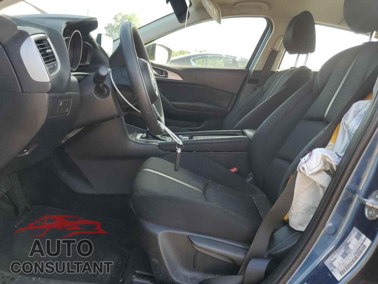 MAZDA 3 2018 - 3MZBN1U71JM265397