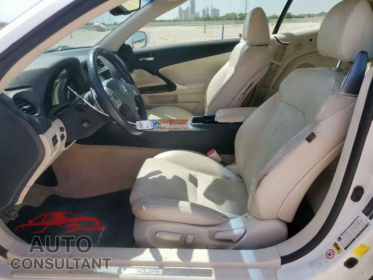 LEXUS IS 2012 - JTHFF2C23C2526552