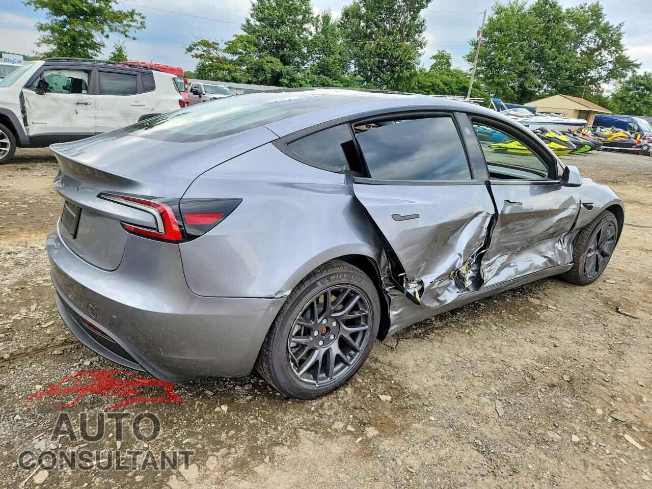 TESLA MODEL 3 2026 - 5YJ3E1EA5TF140895