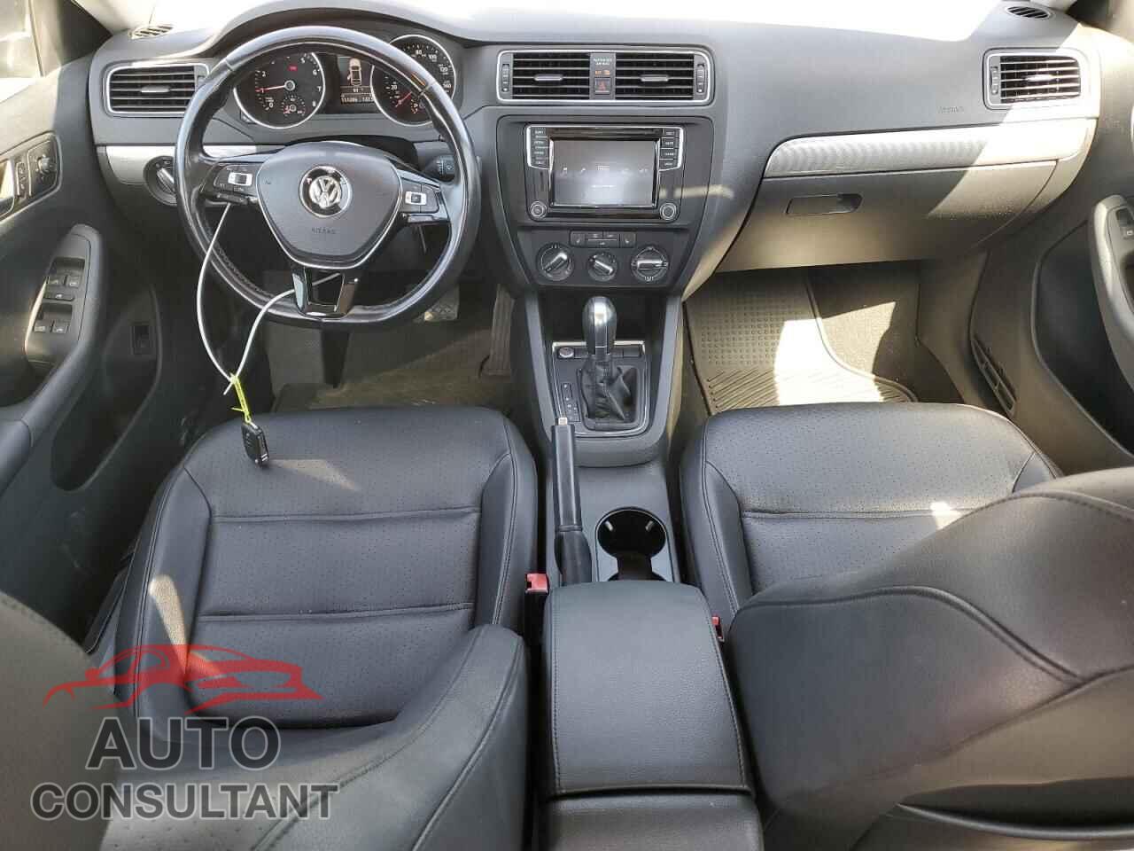 VOLKSWAGEN JETTA 2017 - 3VWDB7AJ5HM367302
