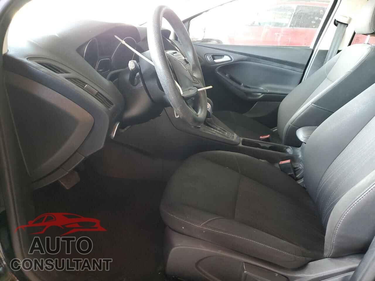 FORD FOCUS 2017 - 1FADP3F24HL300339