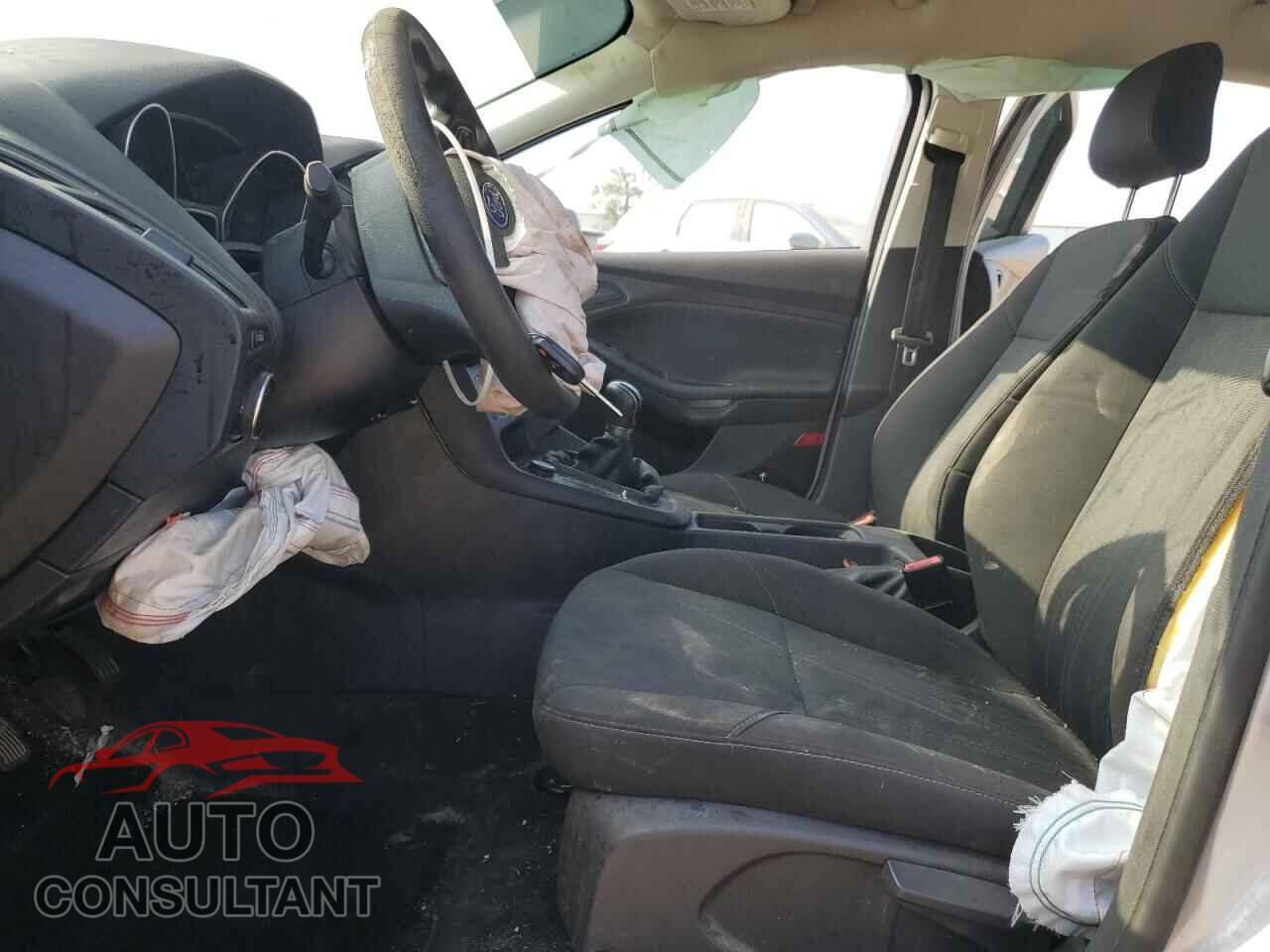 FORD FOCUS 2015 - 1FADP3E20FL347317