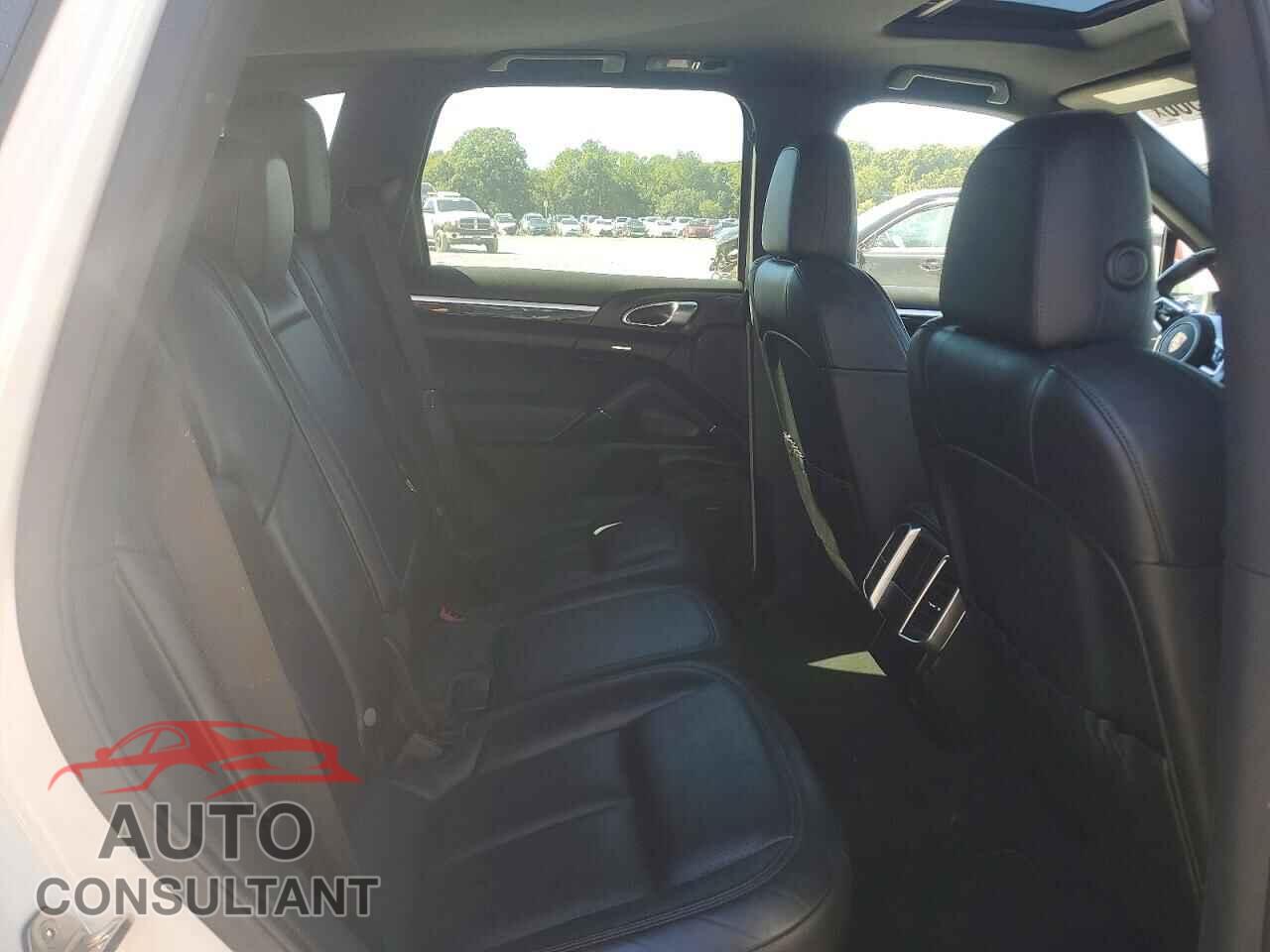 PORSCHE CAYENNE 2017 - WP1AA2A24HKA82424