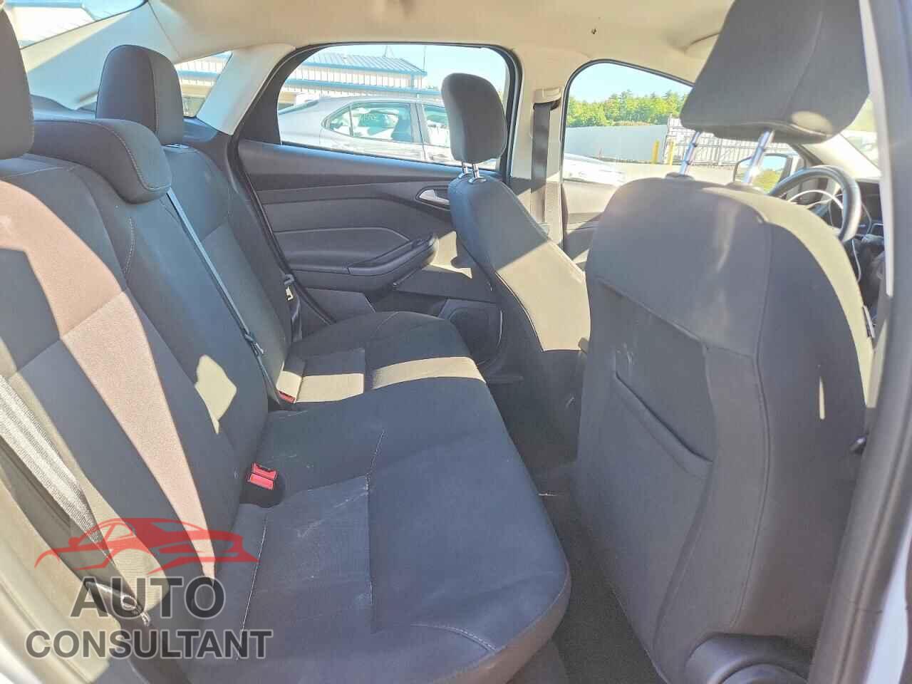 FORD FOCUS 2017 - 1FADP3F29HL330372