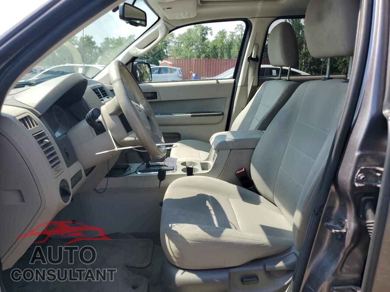 FORD ESCAPE 2010 - 1FMCU9DG3AKC25608
