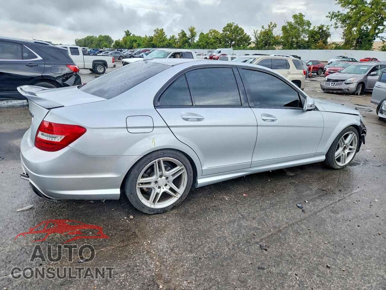 MERCEDES-BENZ C-CLASS 2013 - WDDGF8AB4DA842471