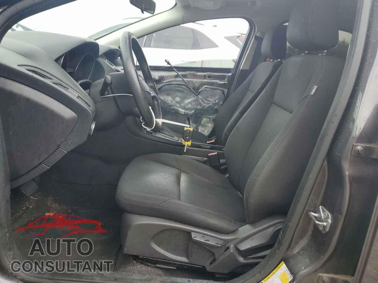 FORD FOCUS 2015 - 1FADP3E29FL381868