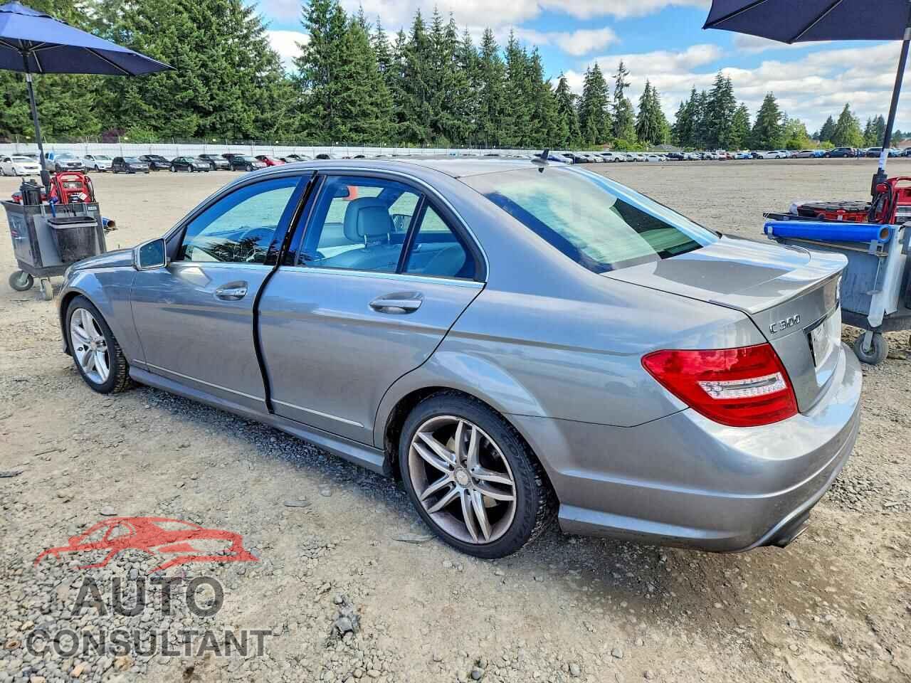 MERCEDES-BENZ C-CLASS 2012 - WDDGF8BB7CR238220