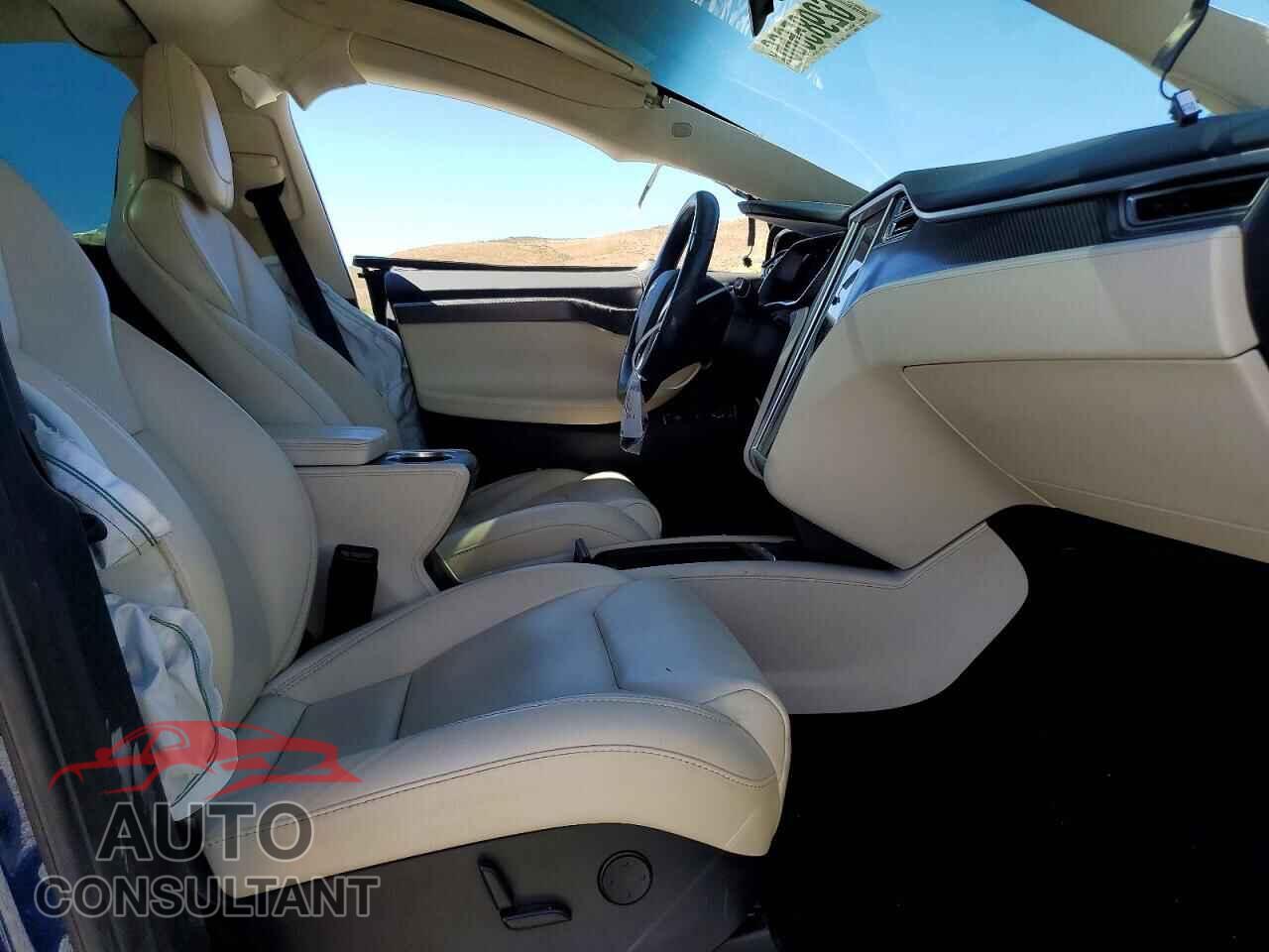 TESLA MODEL X 2017 - 5YJXCAE23HF074550