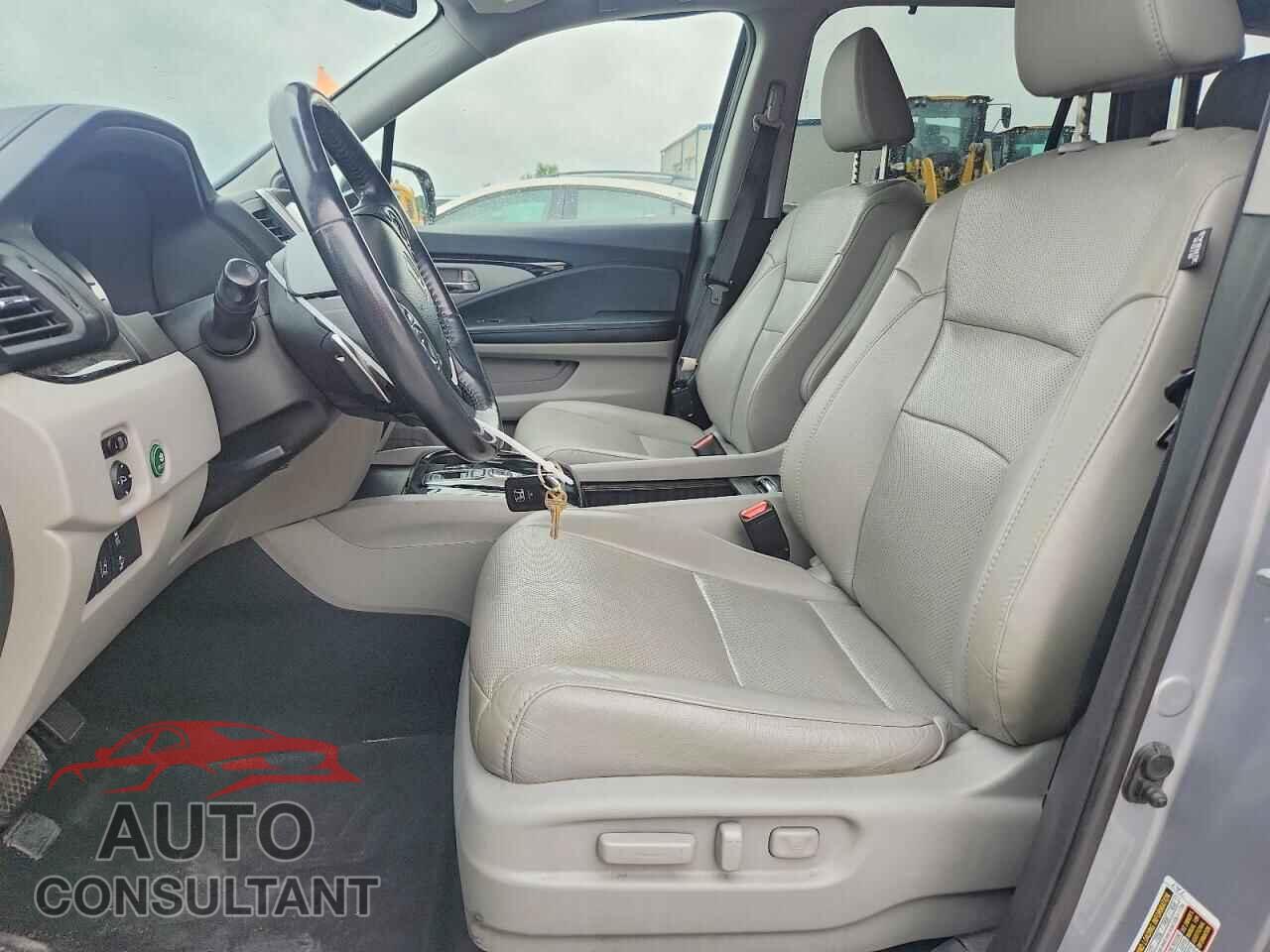 HONDA PILOT 2017 - 5FNYF6H04HB062085