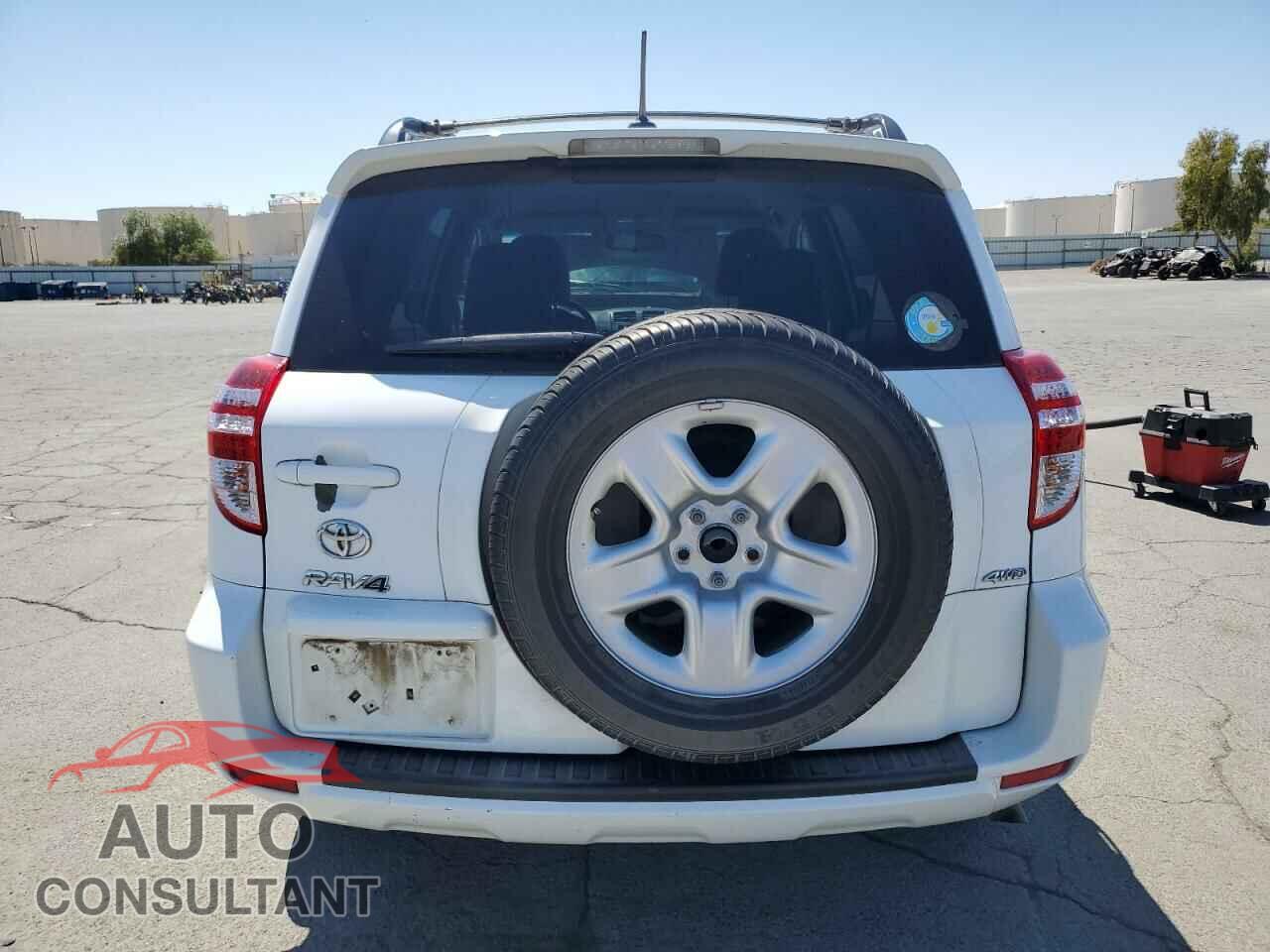 TOYOTA RAV4 2011 - 2T3BF4DV6BW151735