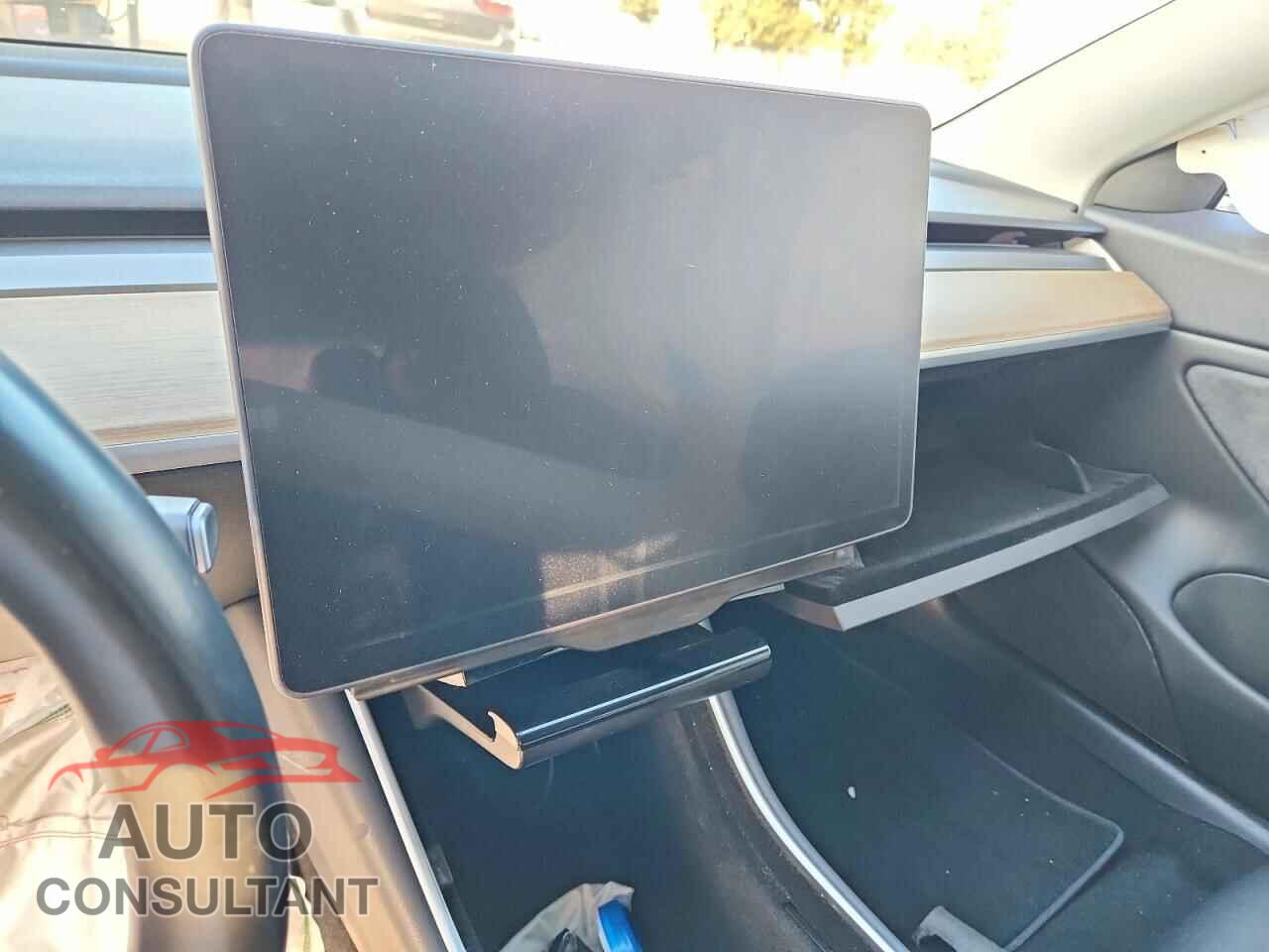 TESLA MODEL 3 2018 - 5YJ3E1EA9JF053451