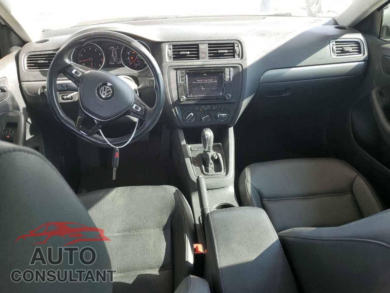 VOLKSWAGEN JETTA 2018 - 3VWDB7AJ0JM211237